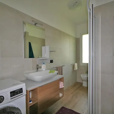 Ba - Lucy - Single - *