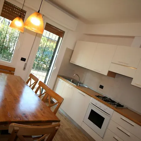 Villa Ba - Lucy - Single -