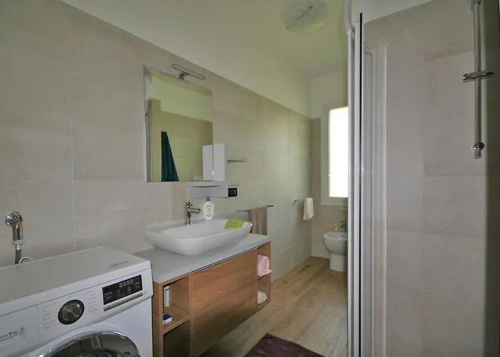 Ba - Lucy - Single - *