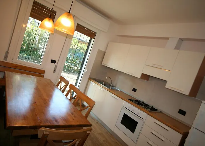 Villa Ba - Lucy - Single -