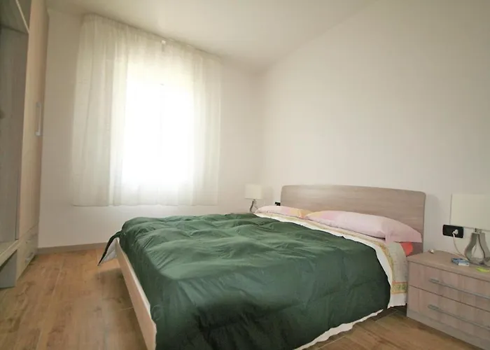 Villa Ba - Lucy - Single -